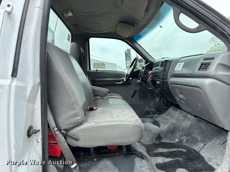 image for item DV2530 2005 Ford F650 flatbed truck