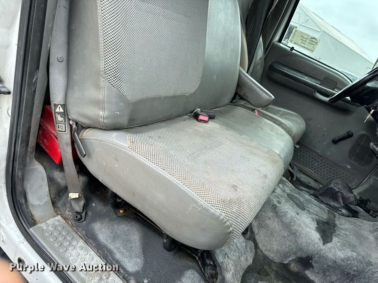 image for item DV2530 2005 Ford F650 flatbed truck