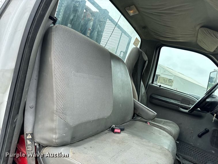 image for item DV2530 2005 Ford F650 flatbed truck