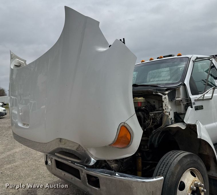 image for item DV2530 2005 Ford F650 flatbed truck