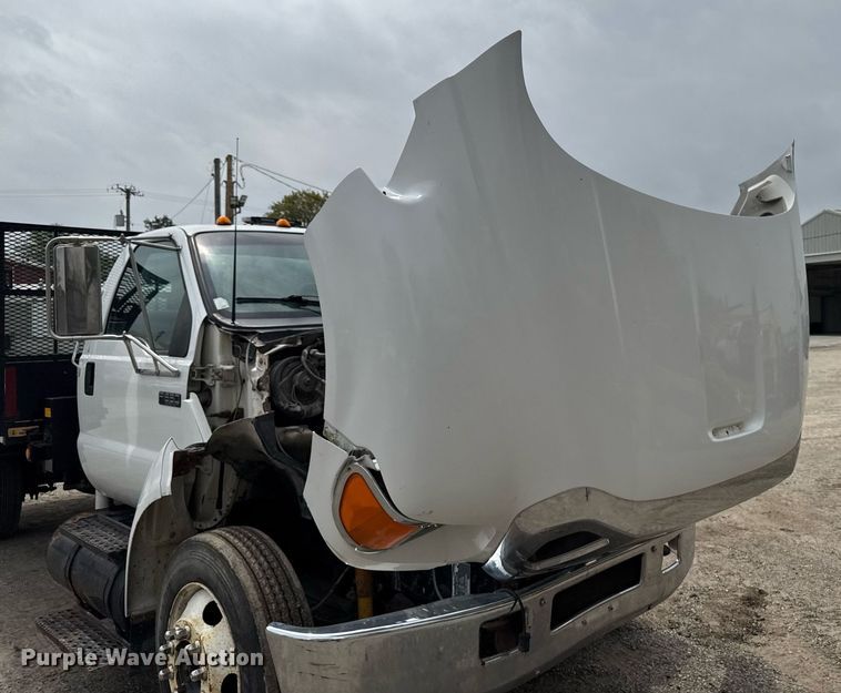 image for item DV2530 2005 Ford F650 flatbed truck