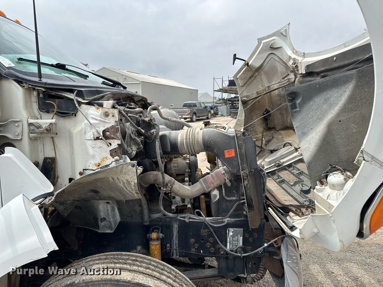 image for item DV2530 2005 Ford F650 flatbed truck