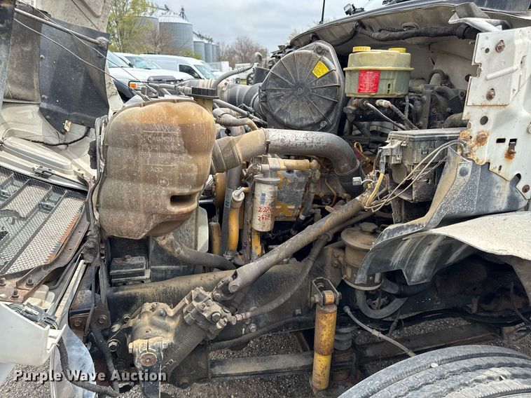 image for item DV2530 2005 Ford F650 flatbed truck