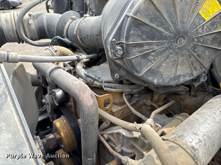 image for item DV2530 2005 Ford F650 flatbed truck