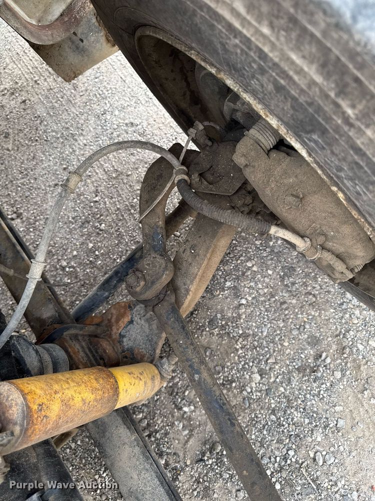 image for item DV2530 2005 Ford F650 flatbed truck