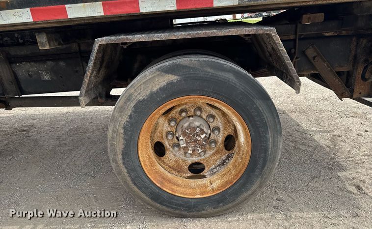 image for item DV2530 2005 Ford F650 flatbed truck