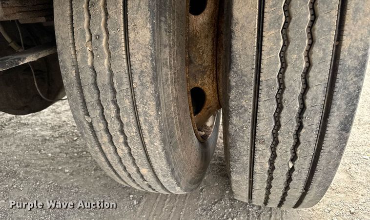 image for item DV2530 2005 Ford F650 flatbed truck