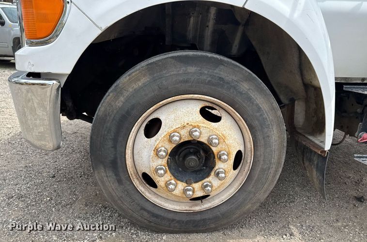 image for item DV2530 2005 Ford F650 flatbed truck