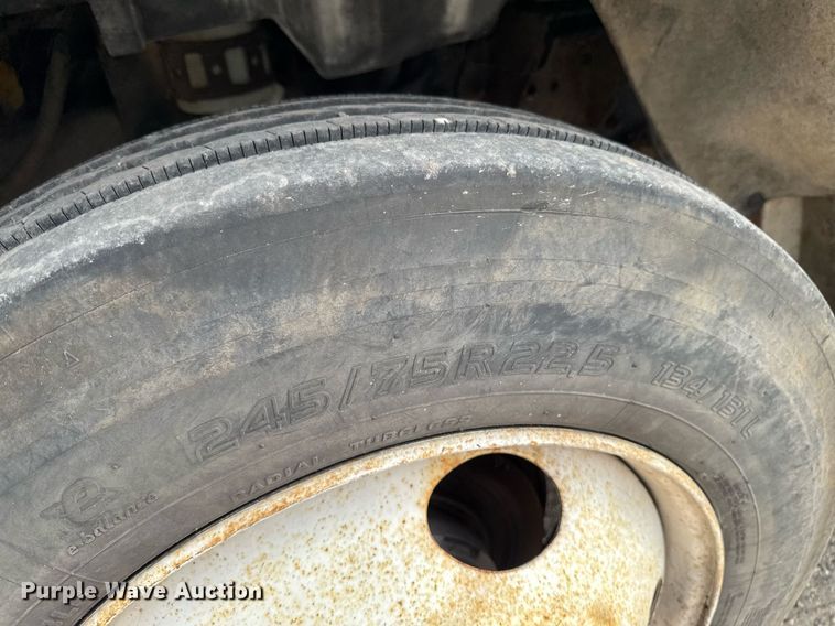 image for item DV2530 2005 Ford F650 flatbed truck