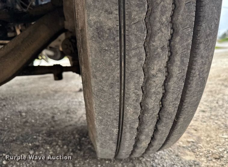 image for item DV2530 2005 Ford F650 flatbed truck