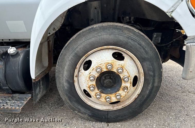 image for item DV2530 2005 Ford F650 flatbed truck