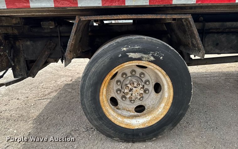 image for item DV2530 2005 Ford F650 flatbed truck