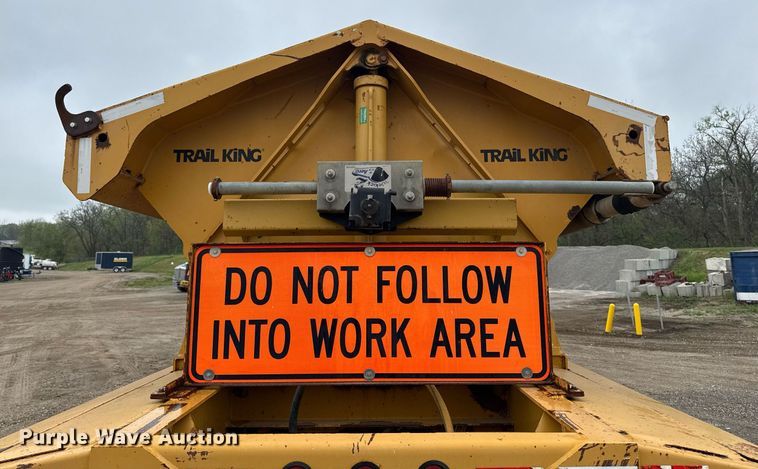image for item DV2573 2007 Trail King TK60SSD-392 side dump trailer