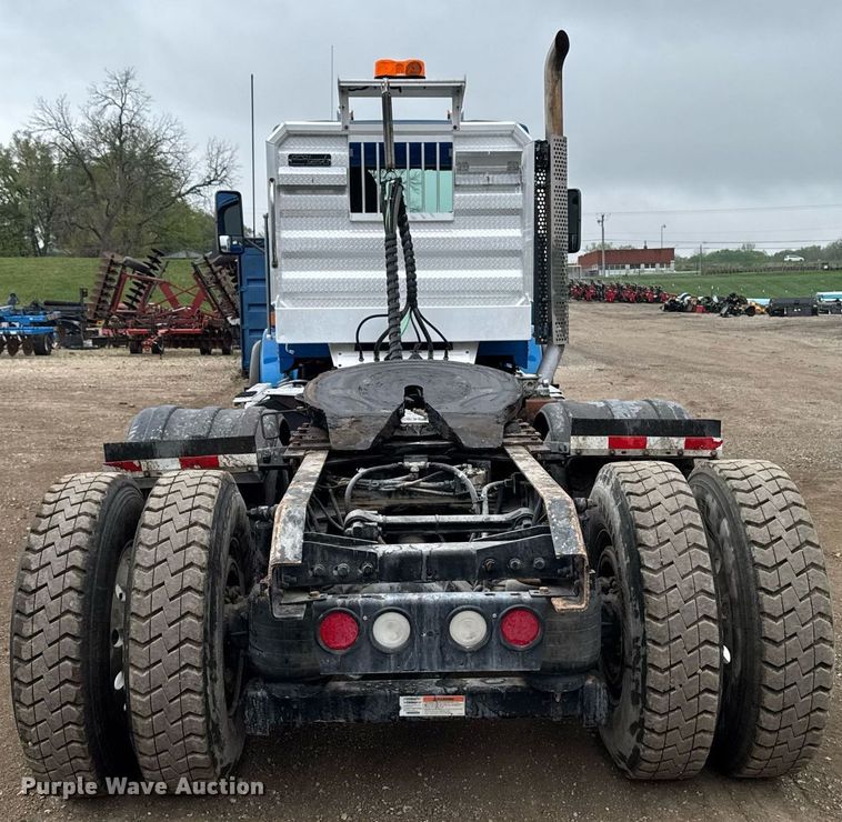 image for item DV2574 2014 Kenworth T800 semi truck