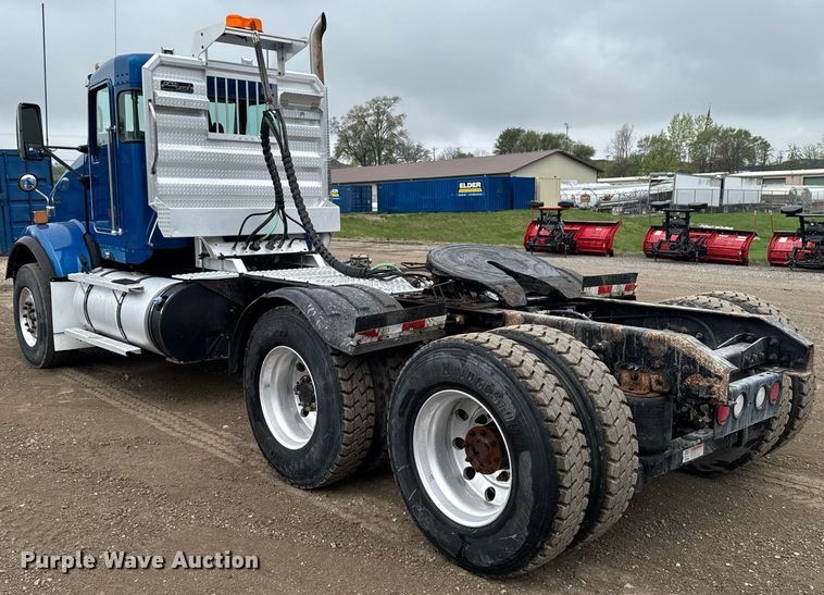 image for item DV2574 2014 Kenworth T800 semi truck
