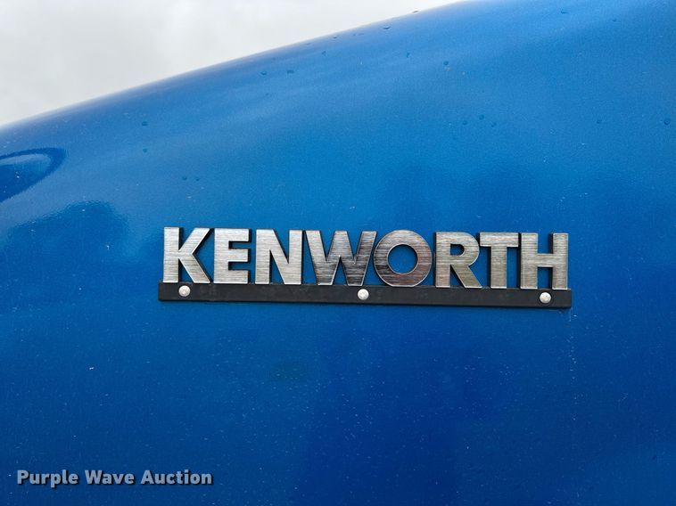 image for item DV2574 2014 Kenworth T800 semi truck