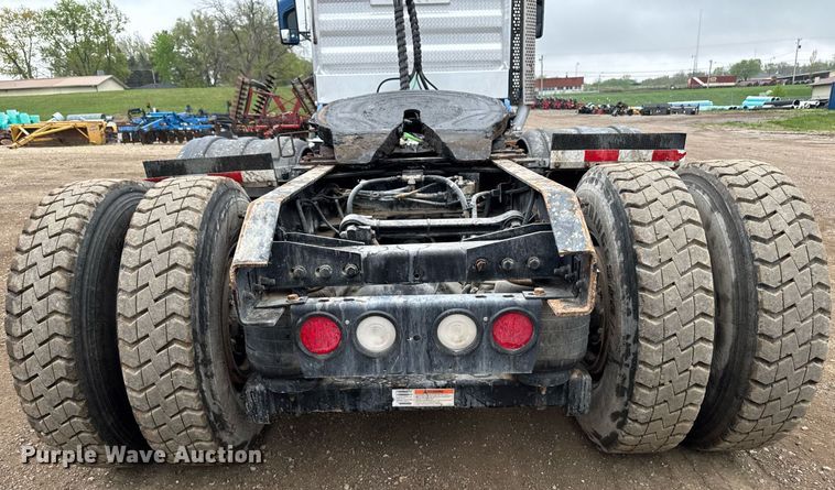 image for item DV2574 2014 Kenworth T800 semi truck