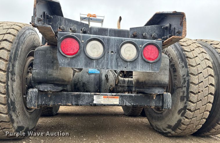 image for item DV2574 2014 Kenworth T800 semi truck