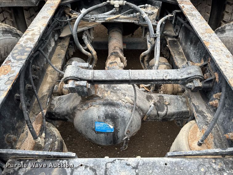 image for item DV2574 2014 Kenworth T800 semi truck