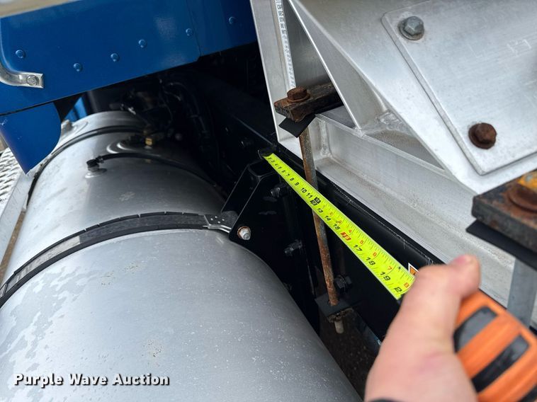 image for item DV2574 2014 Kenworth T800 semi truck