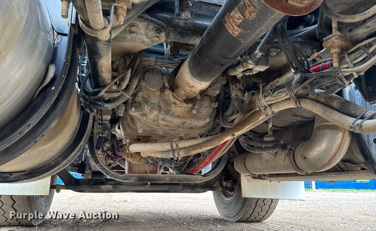 image for item DV2574 2014 Kenworth T800 semi truck