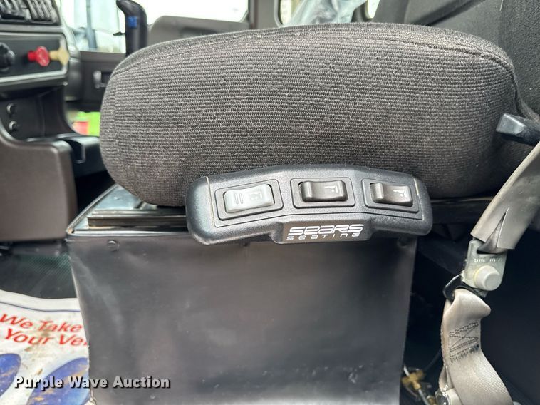 image for item DV2574 2014 Kenworth T800 semi truck