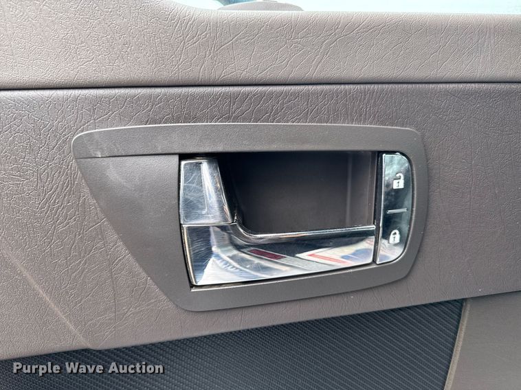 image for item DV2574 2014 Kenworth T800 semi truck