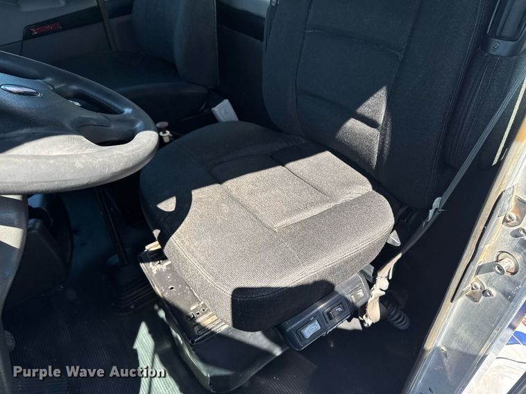 image for item DV2574 2014 Kenworth T800 semi truck