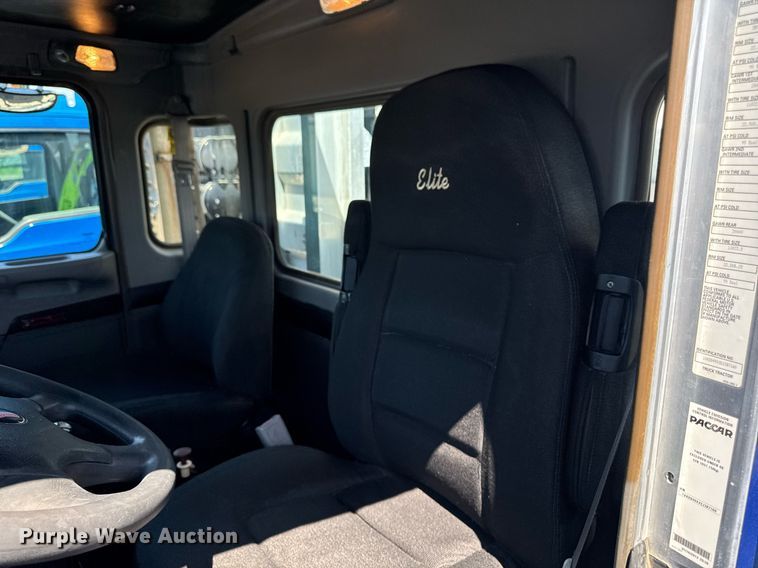 image for item DV2574 2014 Kenworth T800 semi truck