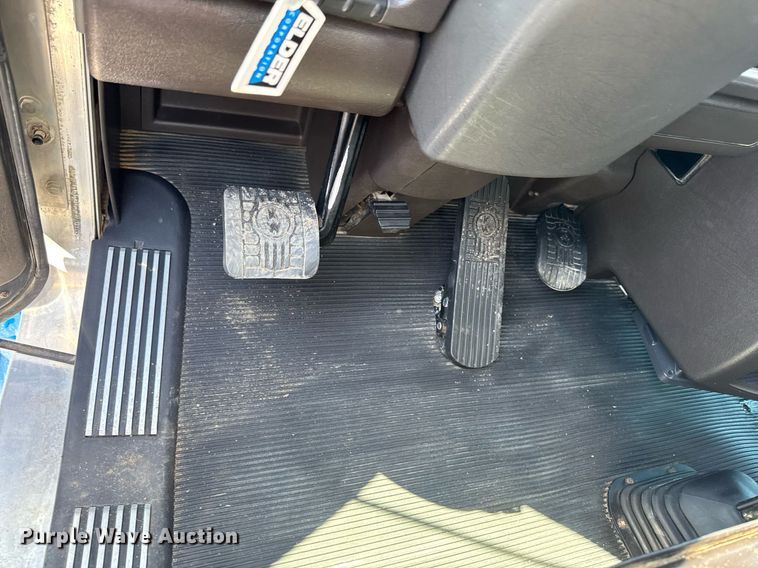 image for item DV2574 2014 Kenworth T800 semi truck