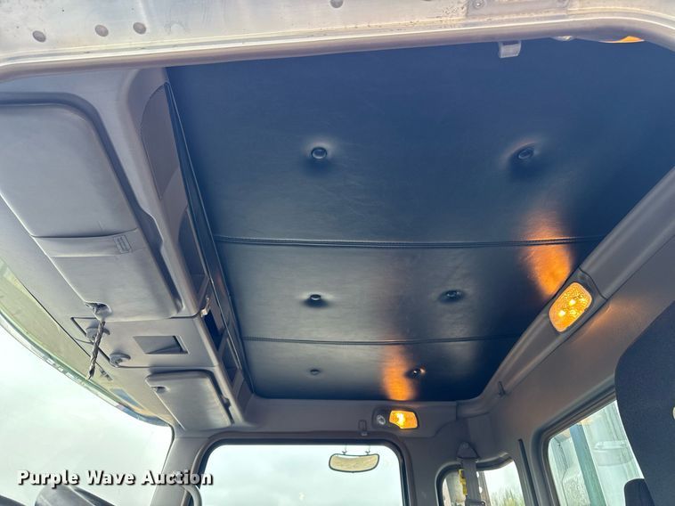 image for item DV2574 2014 Kenworth T800 semi truck