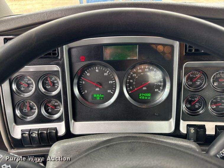 image for item DV2574 2014 Kenworth T800 semi truck