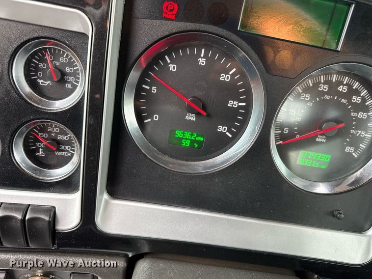 image for item DV2574 2014 Kenworth T800 semi truck