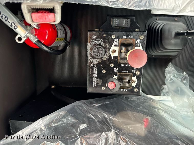 image for item DV2574 2014 Kenworth T800 semi truck