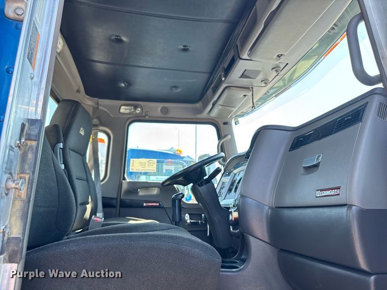 image for item DV2574 2014 Kenworth T800 semi truck