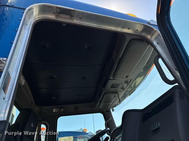 image for item DV2574 2014 Kenworth T800 semi truck