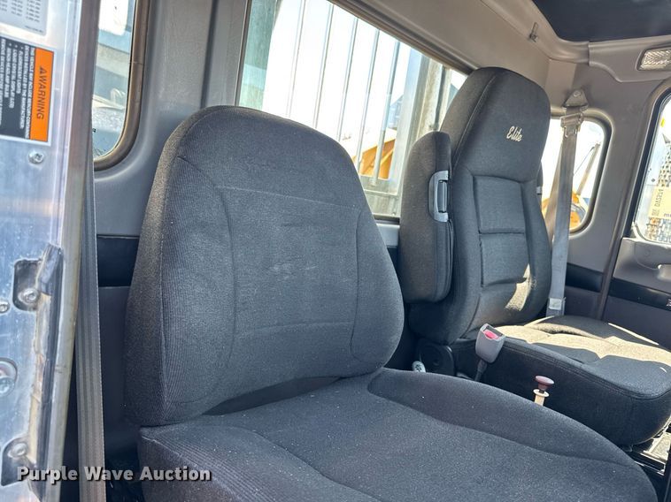 image for item DV2574 2014 Kenworth T800 semi truck