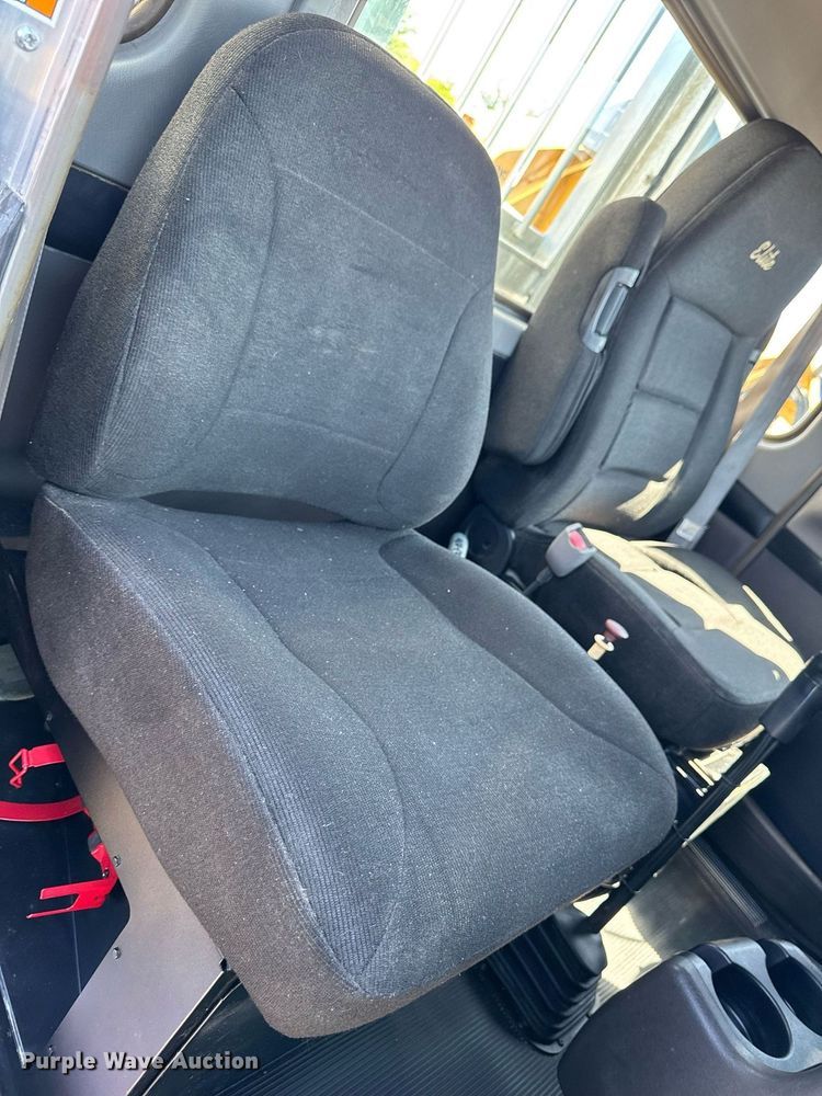 image for item DV2574 2014 Kenworth T800 semi truck