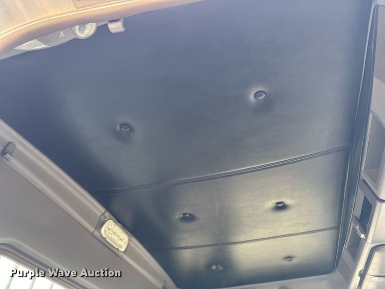 image for item DV2574 2014 Kenworth T800 semi truck