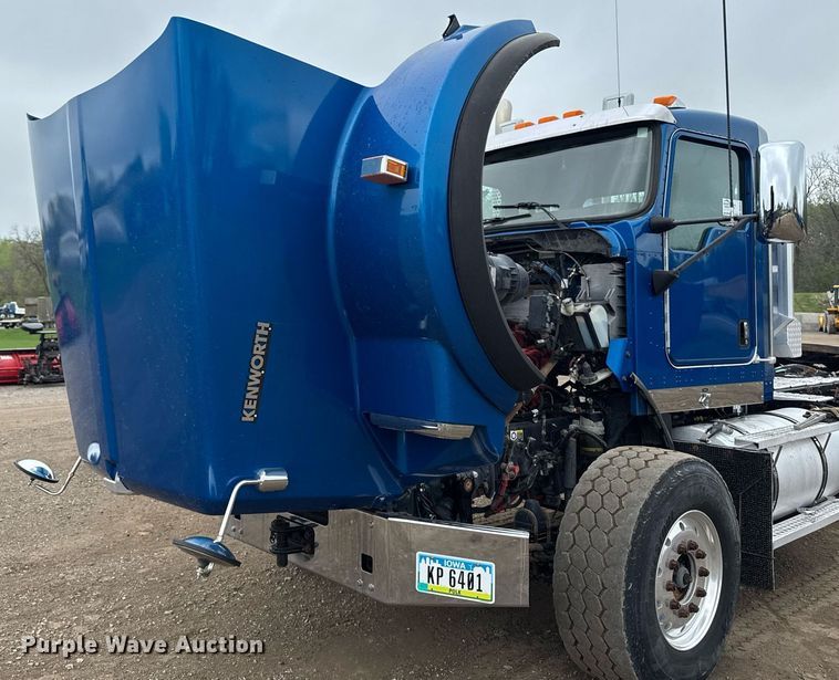 image for item DV2574 2014 Kenworth T800 semi truck