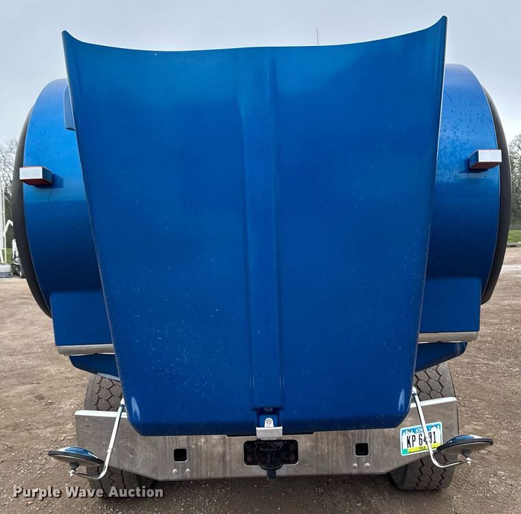 image for item DV2574 2014 Kenworth T800 semi truck