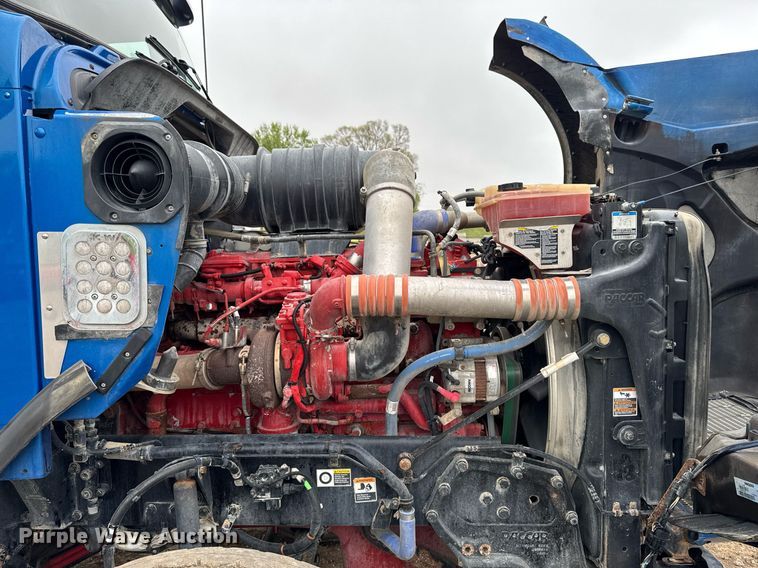 image for item DV2574 2014 Kenworth T800 semi truck