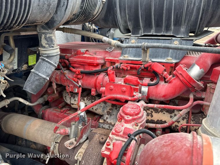 image for item DV2574 2014 Kenworth T800 semi truck