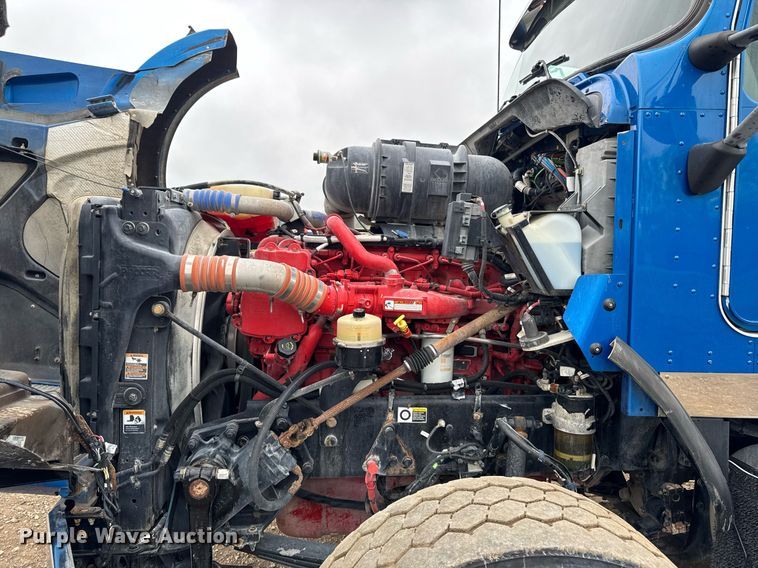 image for item DV2574 2014 Kenworth T800 semi truck