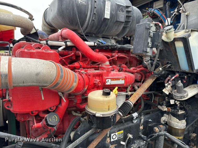 image for item DV2574 2014 Kenworth T800 semi truck