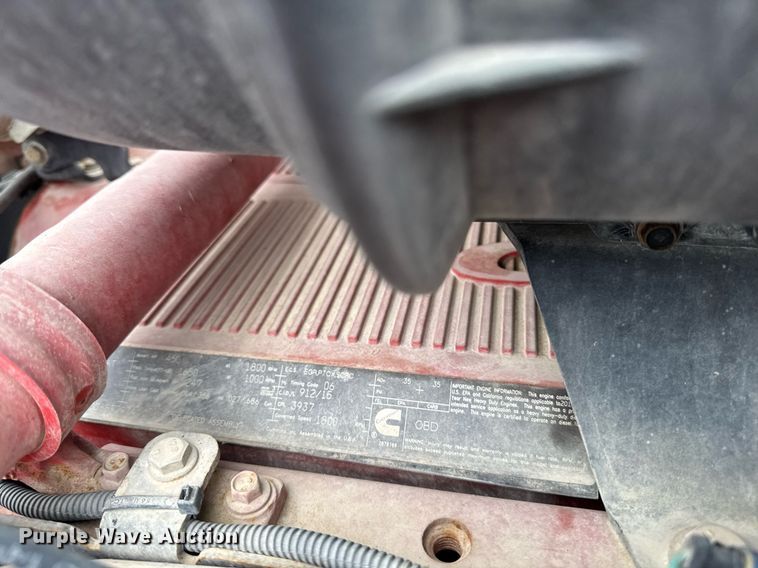 image for item DV2574 2014 Kenworth T800 semi truck