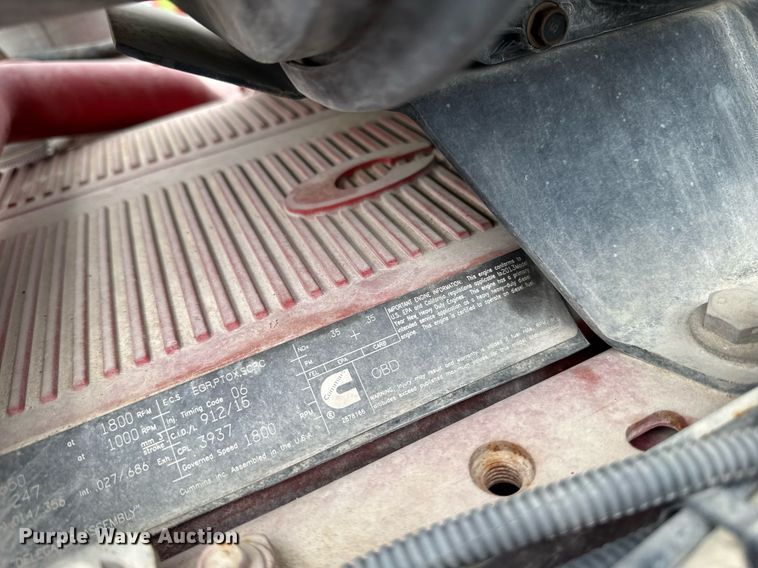 image for item DV2574 2014 Kenworth T800 semi truck