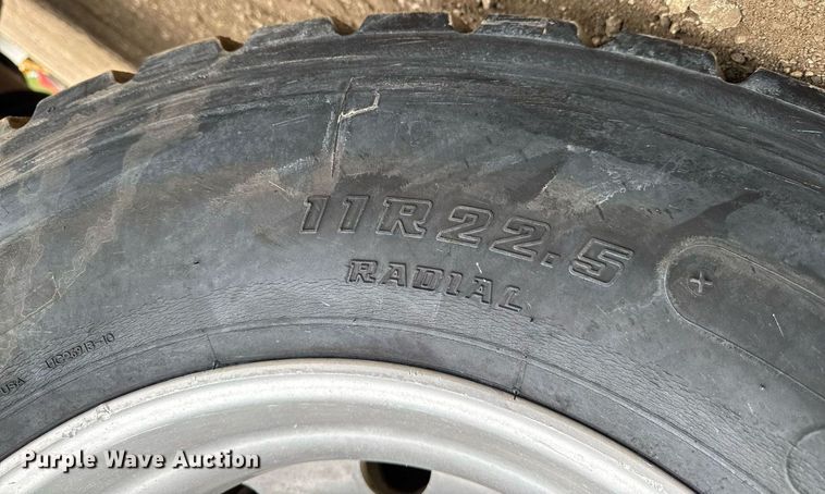 image for item DV2574 2014 Kenworth T800 semi truck