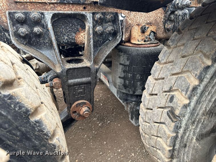 image for item DV2574 2014 Kenworth T800 semi truck