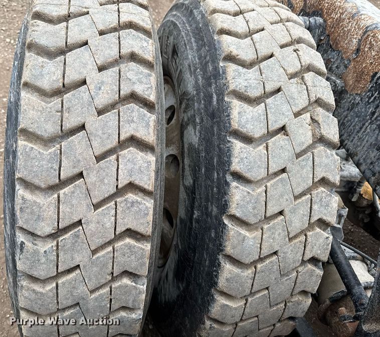 image for item DV2574 2014 Kenworth T800 semi truck